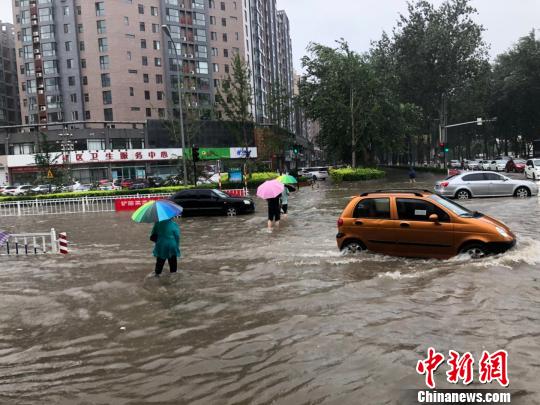 臺風“安比”過境河北滄州、廊坊暴雨致部分區(qū)域積水嚴重