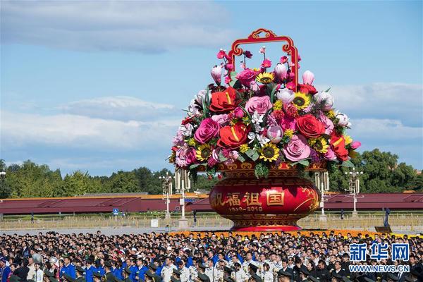 　9月30日，烈士紀(jì)念日向人民英雄敬獻(xiàn)花籃儀式在北京天安門廣場(chǎng)隆重舉行。 新華社記者翟健嵐 攝