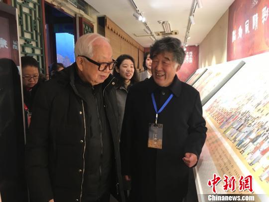 河北承德滿族文化遺產(chǎn)精品展出著名作曲家王立平“捧場”