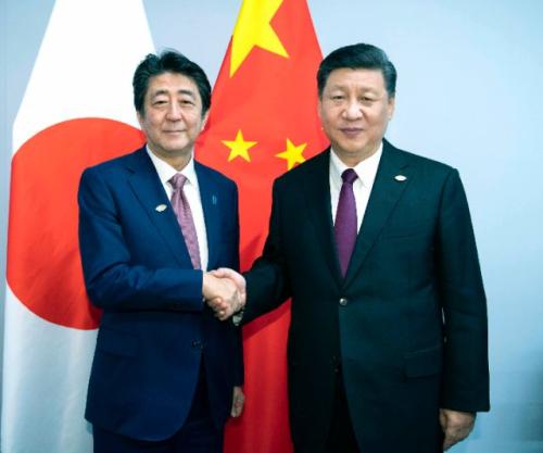 ——會(huì)見日本首相安倍晉三，指出雙方要建設(shè)性地把握好中日關(guān)系發(fā)展方向，在中日四個(gè)政治文件原則基礎(chǔ)上，共同開辟兩國(guó)關(guān)系新前景。