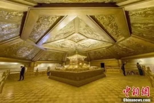 太山龍泉寺唐代舍利塔遺址大約修建于武周至唐景云年間，保存完整，是中國以佛塔地宮瘞埋舍利的早期實例，也是佛教傳入中國后與當(dāng)?shù)匚幕嗳诤系膶嵨镆娮C?！№f亮 攝