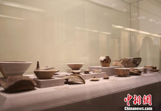 “樂土瓷韻”福建將樂窯文物展在北京大學(xué)賽克勒考古與藝術(shù)博物館舉辦，將持續(xù)至3月31日?！≈鬓k方供圖 攝