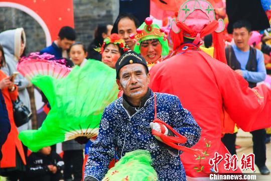 此次“地道中國年”主題活動可分為年俗活動、游樂活動、展示活動三大版塊，形式多樣，內容豐富，可滿足不同年齡段游客的需求。張壁古堡景區(qū)供圖