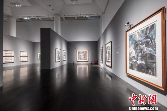 “我本自由——?jiǎng)⒔B薈從藝六十周年藝術(shù)展”20日在北京開幕。　主辦方供圖 攝