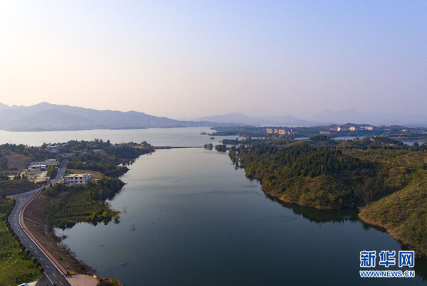 西柏坡文旅小鎮(zhèn)周邊景色怡人。新華網(wǎng) 王立鵬攝