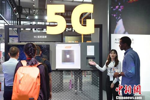 資料圖：海內外客商關注5G通訊業(yè)務。<a target='_blank' href='http://www.chinanews.com/'>中新社</a>記者 陳文 攝