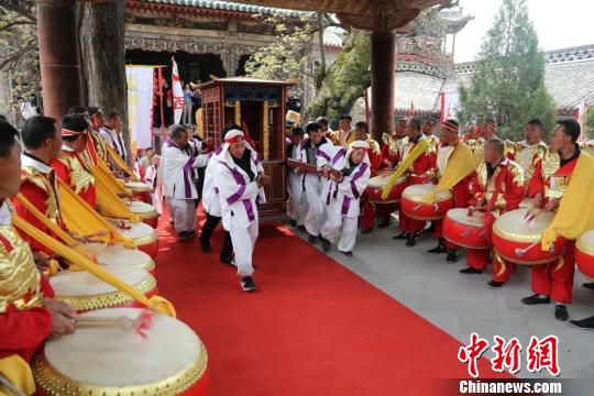 展示蒲縣民俗文化魅力的一道亮麗風(fēng)景?！∪嘻惸?攝