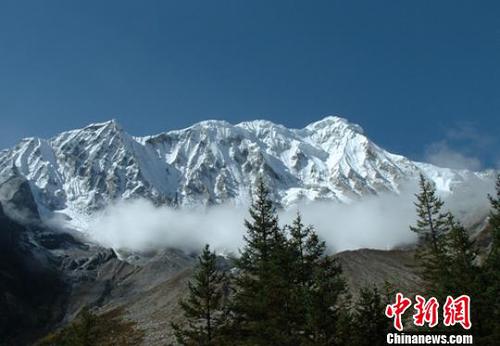 格聶雪山。(資料圖) 鐘欣 攝