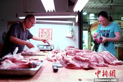 資料圖：民眾購買豬肉。<a target='_blank' href='http://www.chinanews.com/'>中新社</a>記者 張遠(yuǎn) 攝