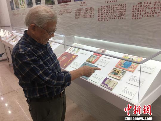 今年88歲的畫家趙隆義。　杜燕 攝