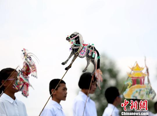 青?！胺沁z”富礦區(qū)刮校園非遺“旋風”