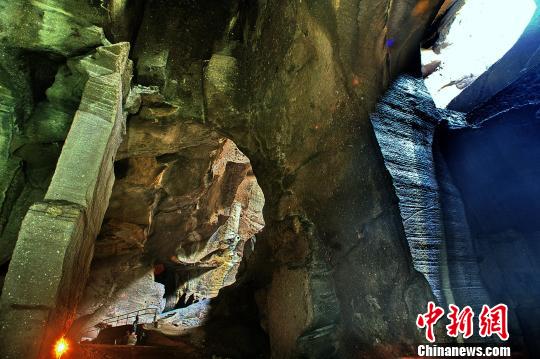 距今3000年至6000年前西樵山采石場遺址曾是珠江三角洲最重要的石器制造場。通訊員 供圖