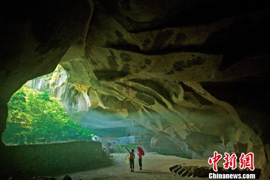 西樵山采石場出產(chǎn)的霏細(xì)巖是珠三角先民制作細(xì)石器的主要原料。通訊員 供圖