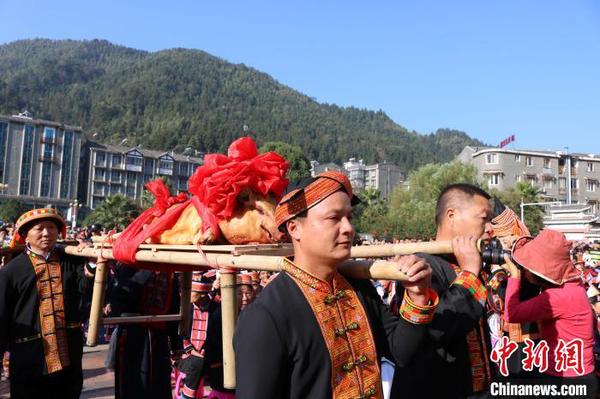 圖為祭祀盤王儀式現(xiàn)場。　陳秋霞 攝