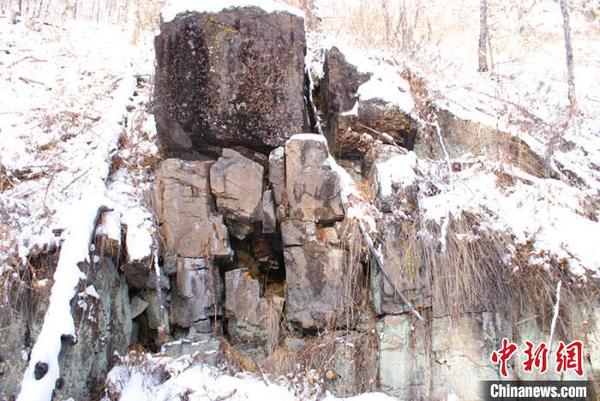 “中國(guó)最冷小鎮(zhèn)”呼中發(fā)現(xiàn)距今約7000年巖畫(huà)?！⊥跗?攝