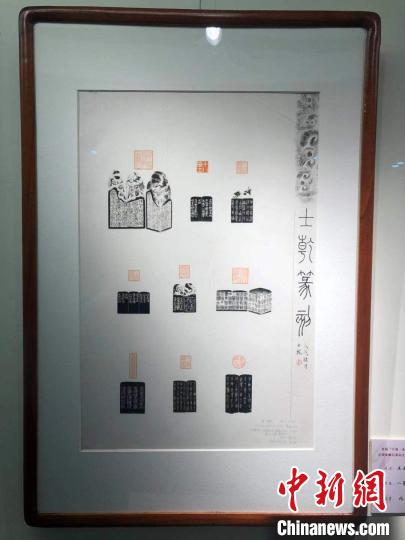 現(xiàn)場(chǎng)展出的作品 周悅磊 攝