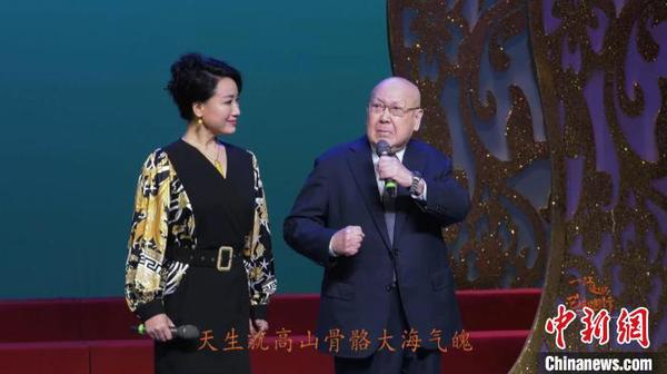 3月26日，著名京劇表演藝術(shù)家尚長榮為“一江連心藝起前行”上海京劇院線上演唱會開唱?！∩虾＞﹦≡汗﹫D 攝