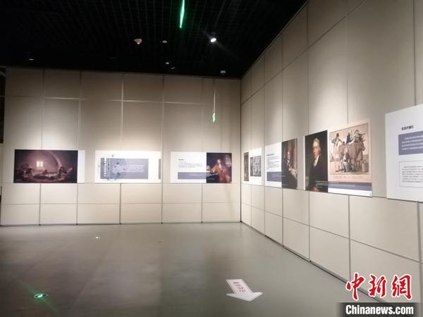 “啟示--人類抗疫文明史”展4日在遼寧省博物館進(jìn)行。　李晛 攝